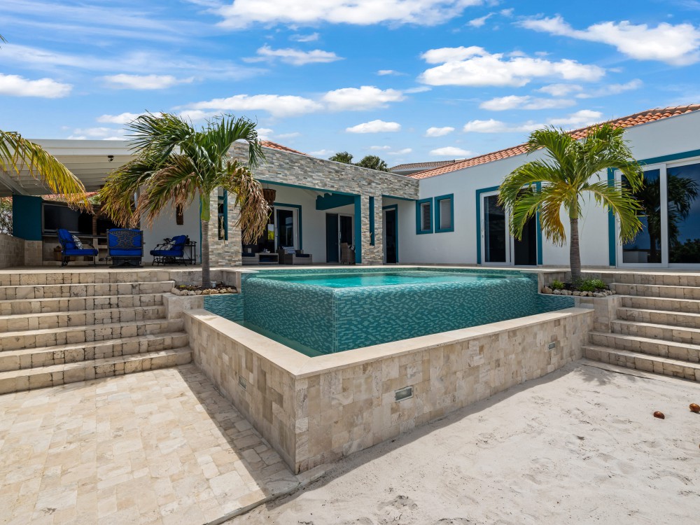 Villa in Blue Bay