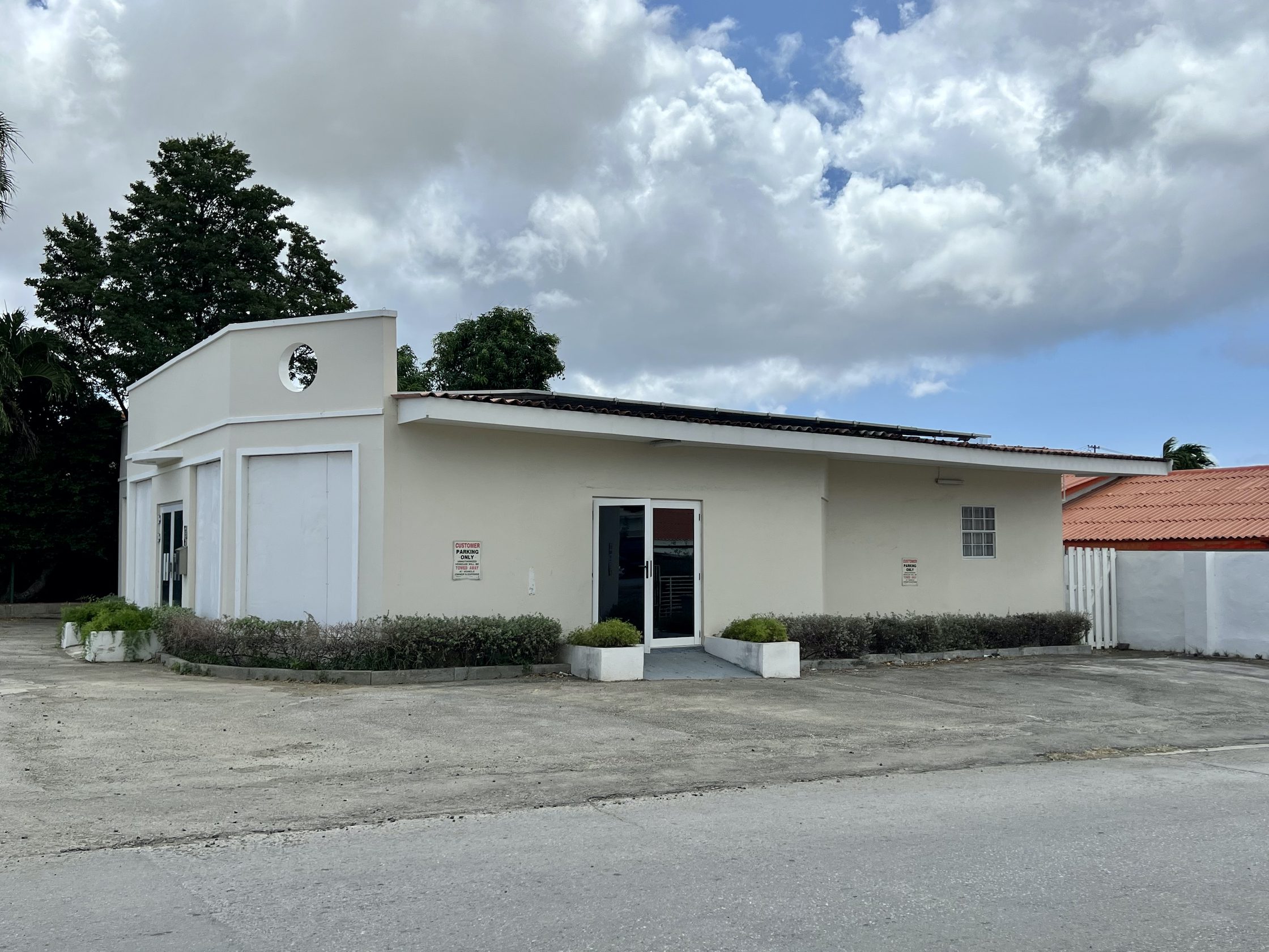 Commercial in Janwe