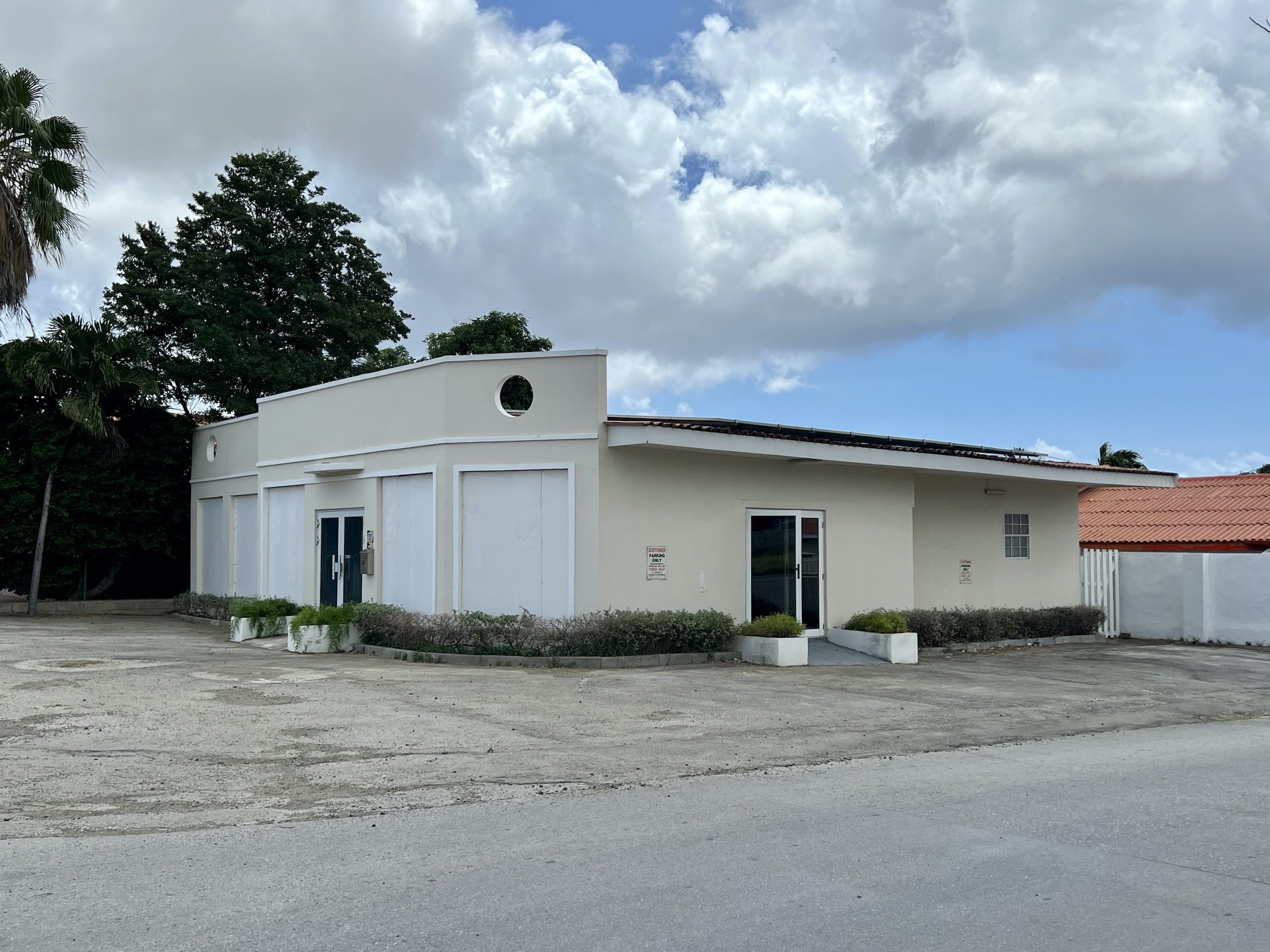 Commercial in Janwe