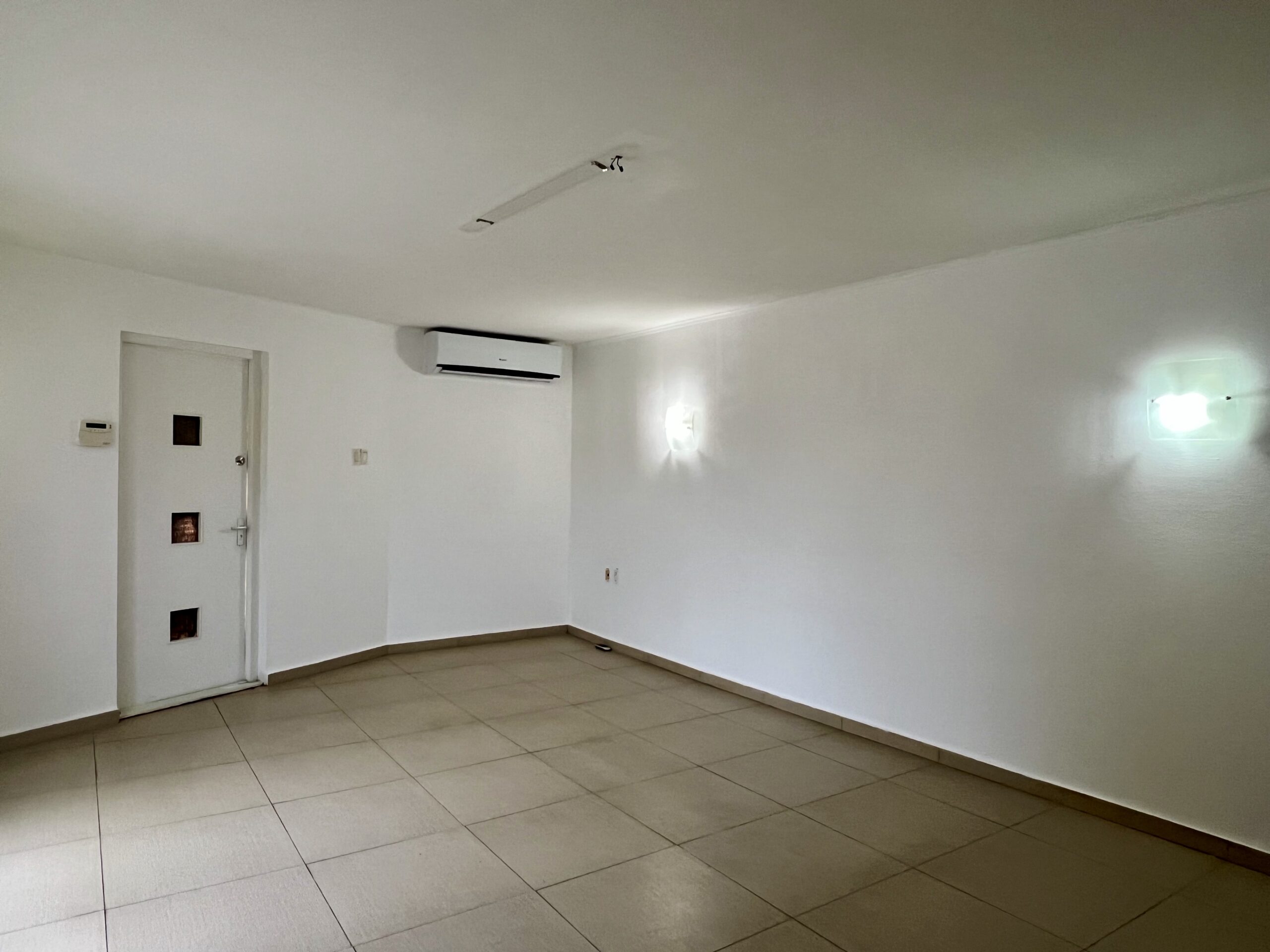 Commercial in Janwe
