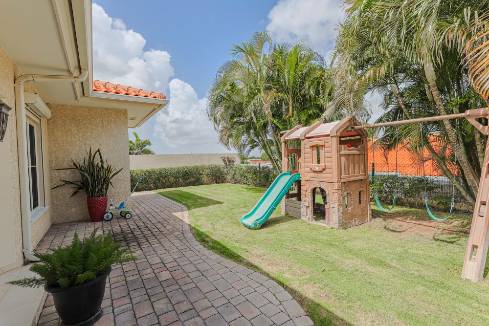 Property in Toni Kunchi