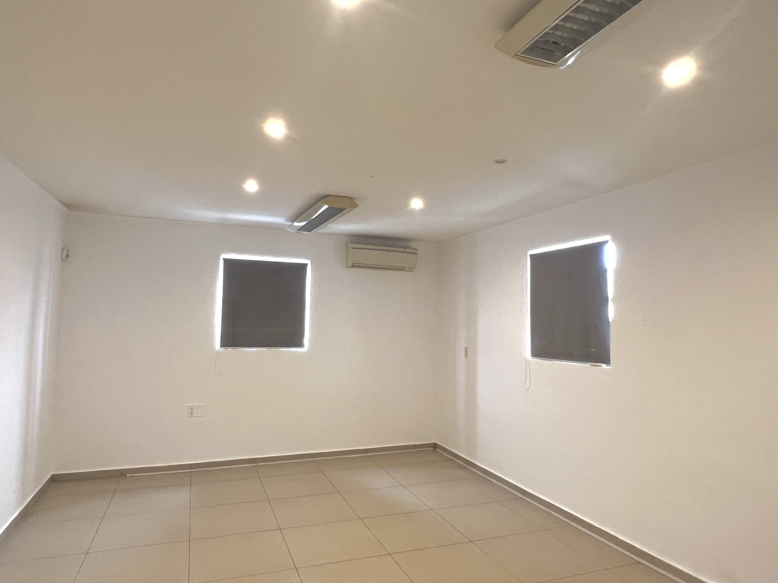 Commercial in Janwe