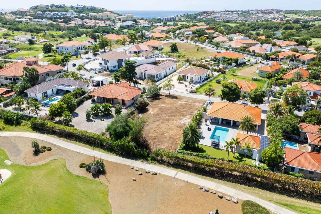 Land / plot in Blue Bay