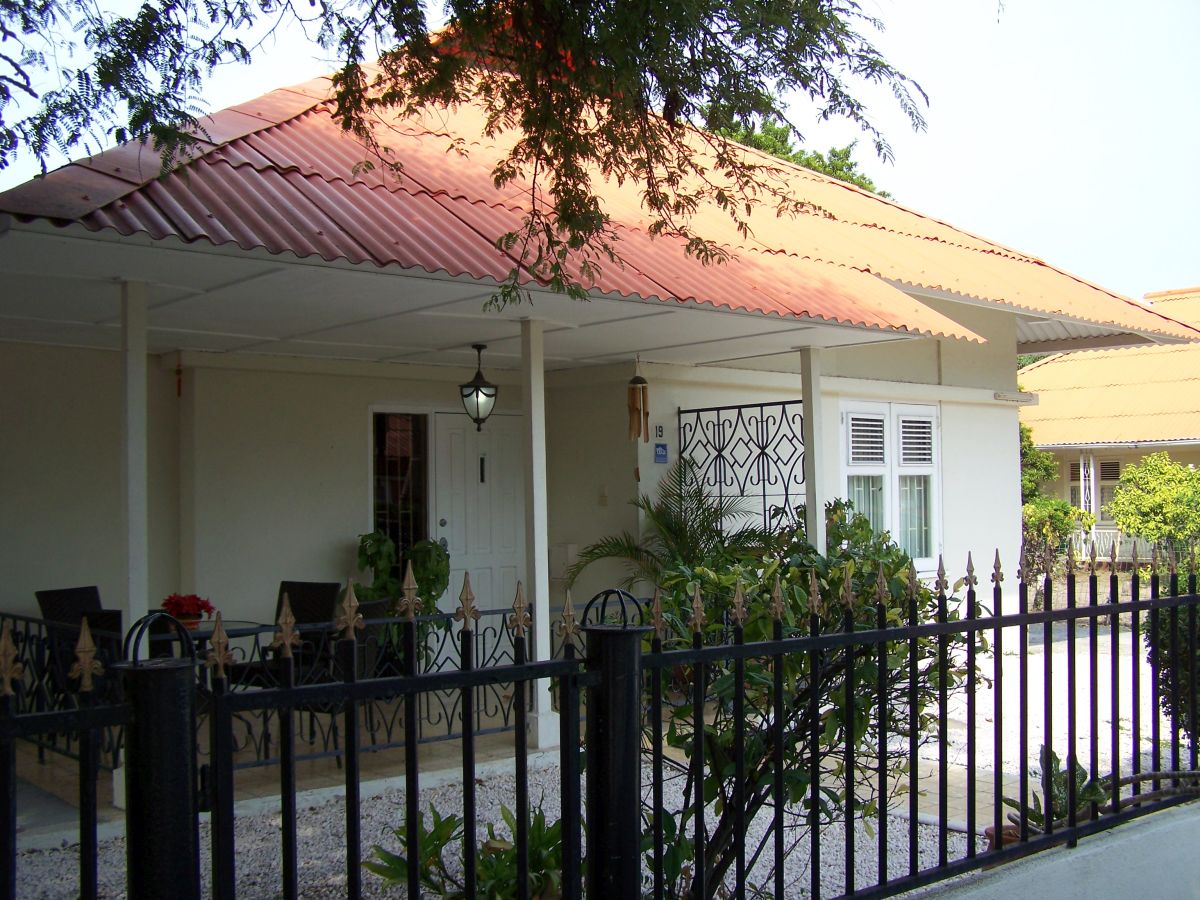Property in Emmastad