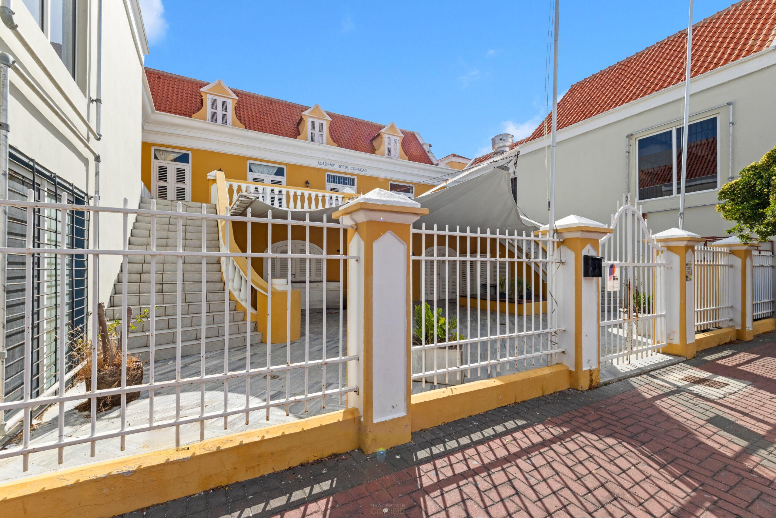 Commercial in Punda