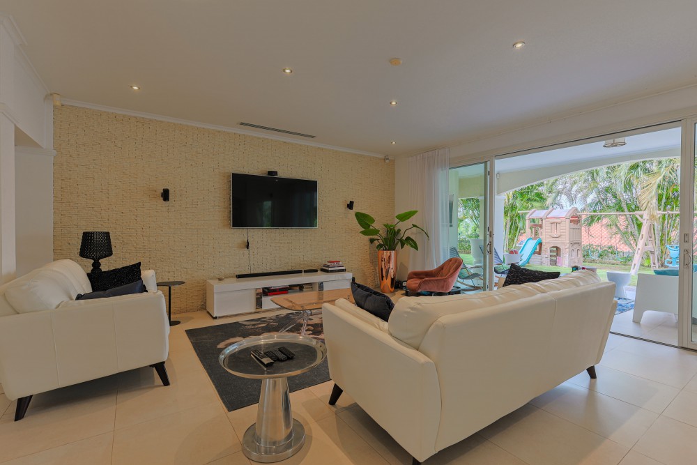 Property in Toni Kunchi