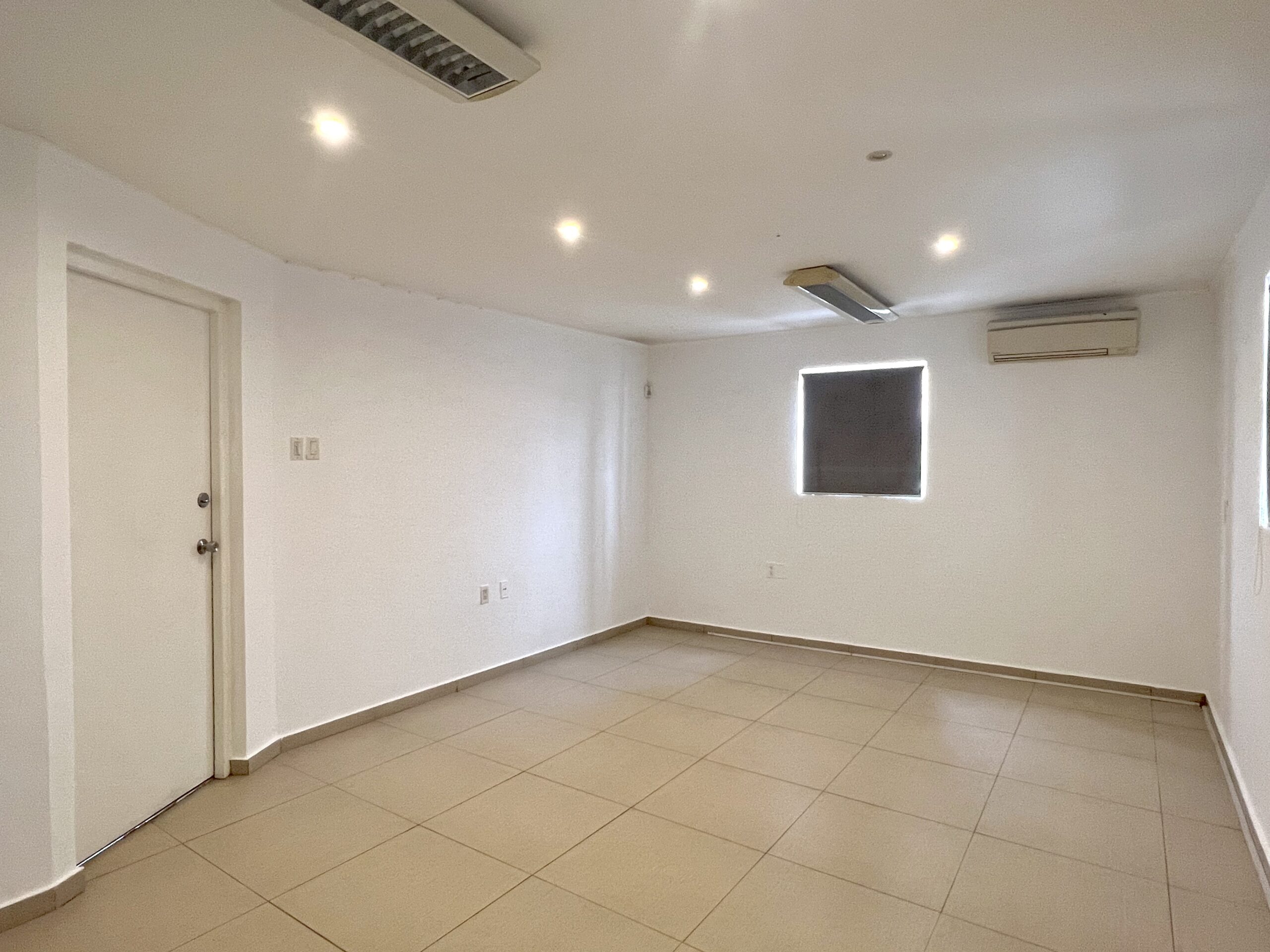 Commercial in Janwe
