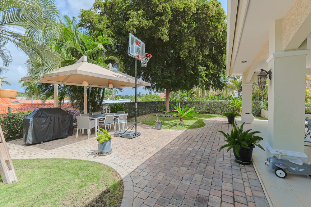 Property in Toni Kunchi