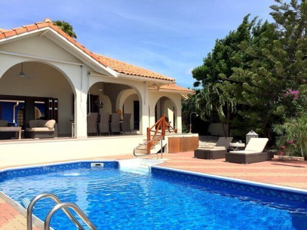 Villa in Cas Abou