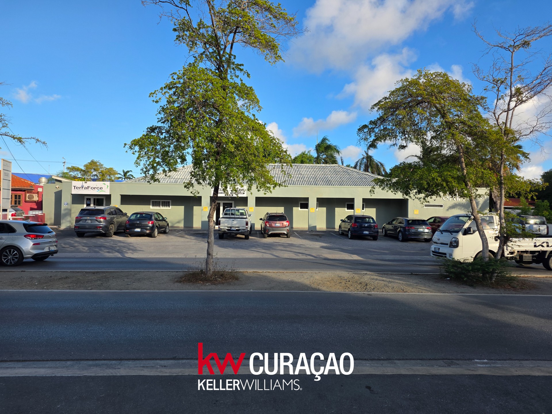 Commercial in Mahaai