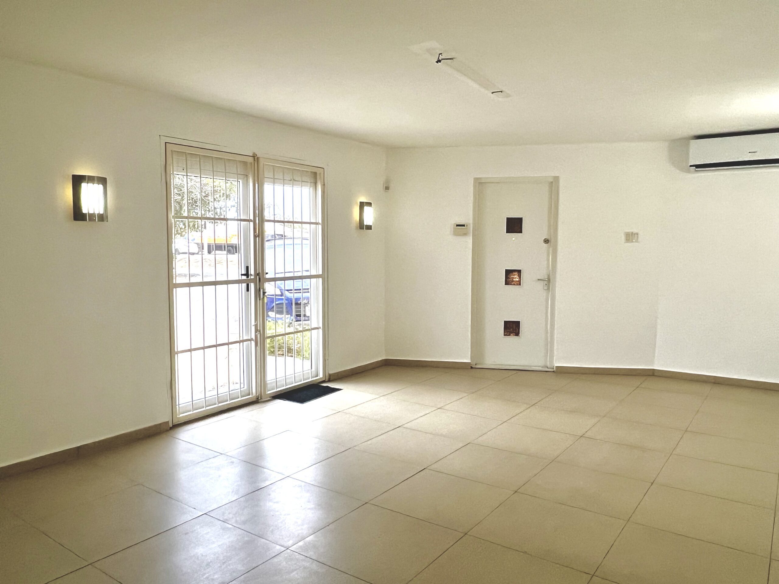 Commercial in Janwe
