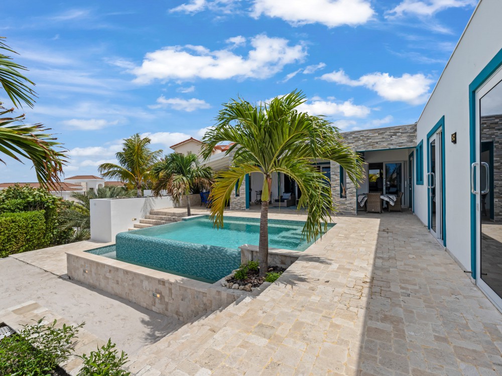 Villa in Blue Bay