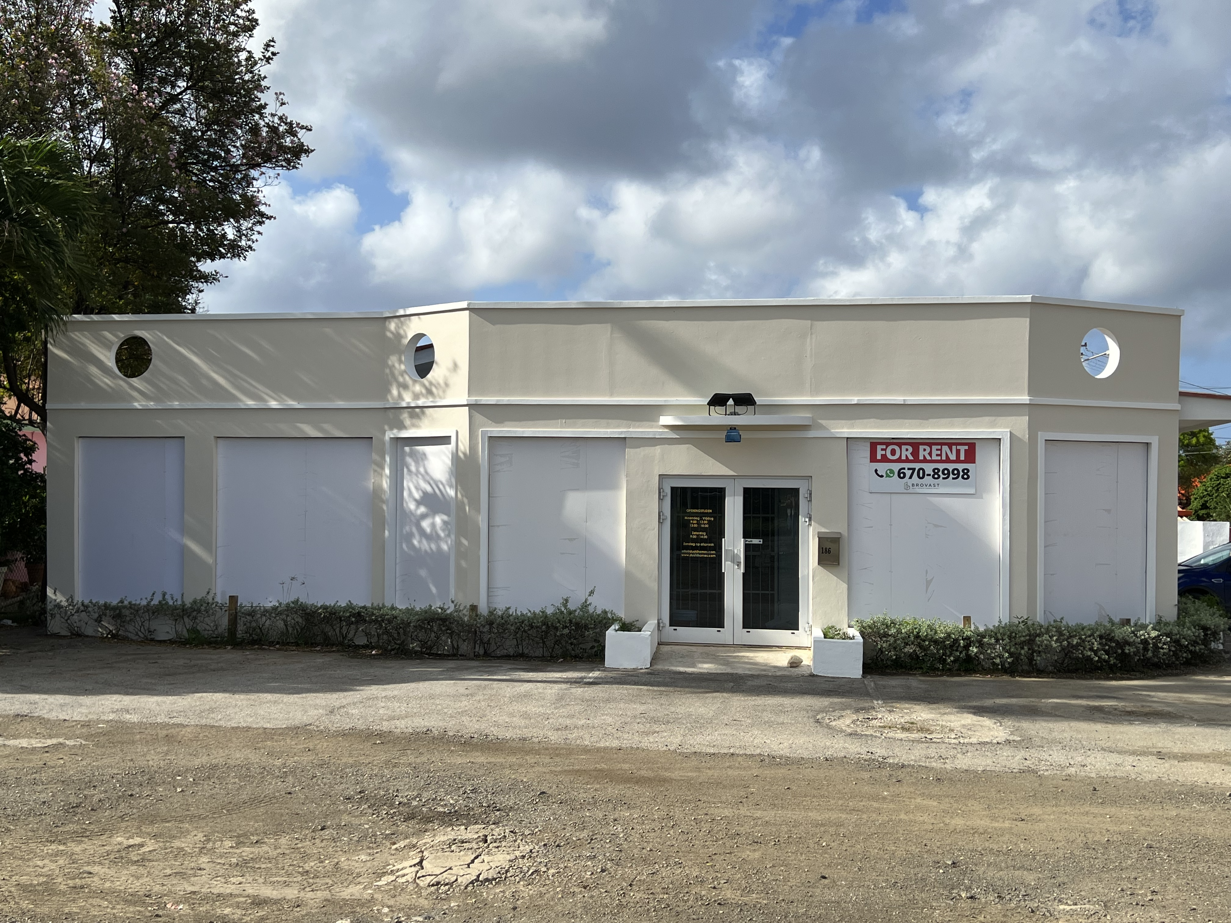 Commercial in Curaçao