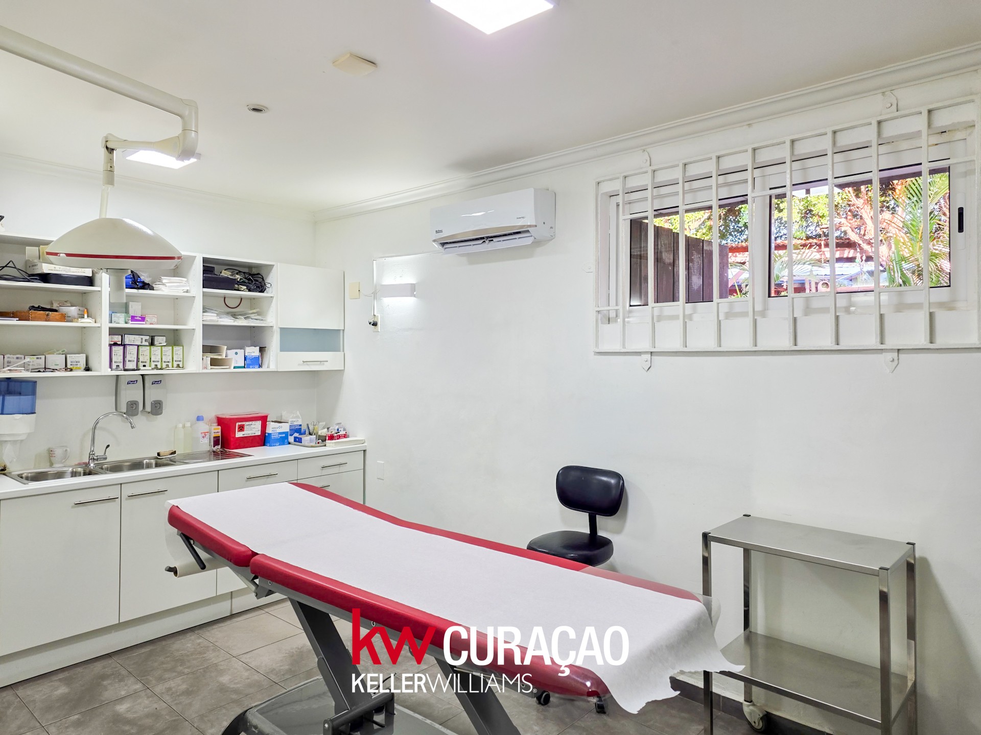 Commercial in Mahaai