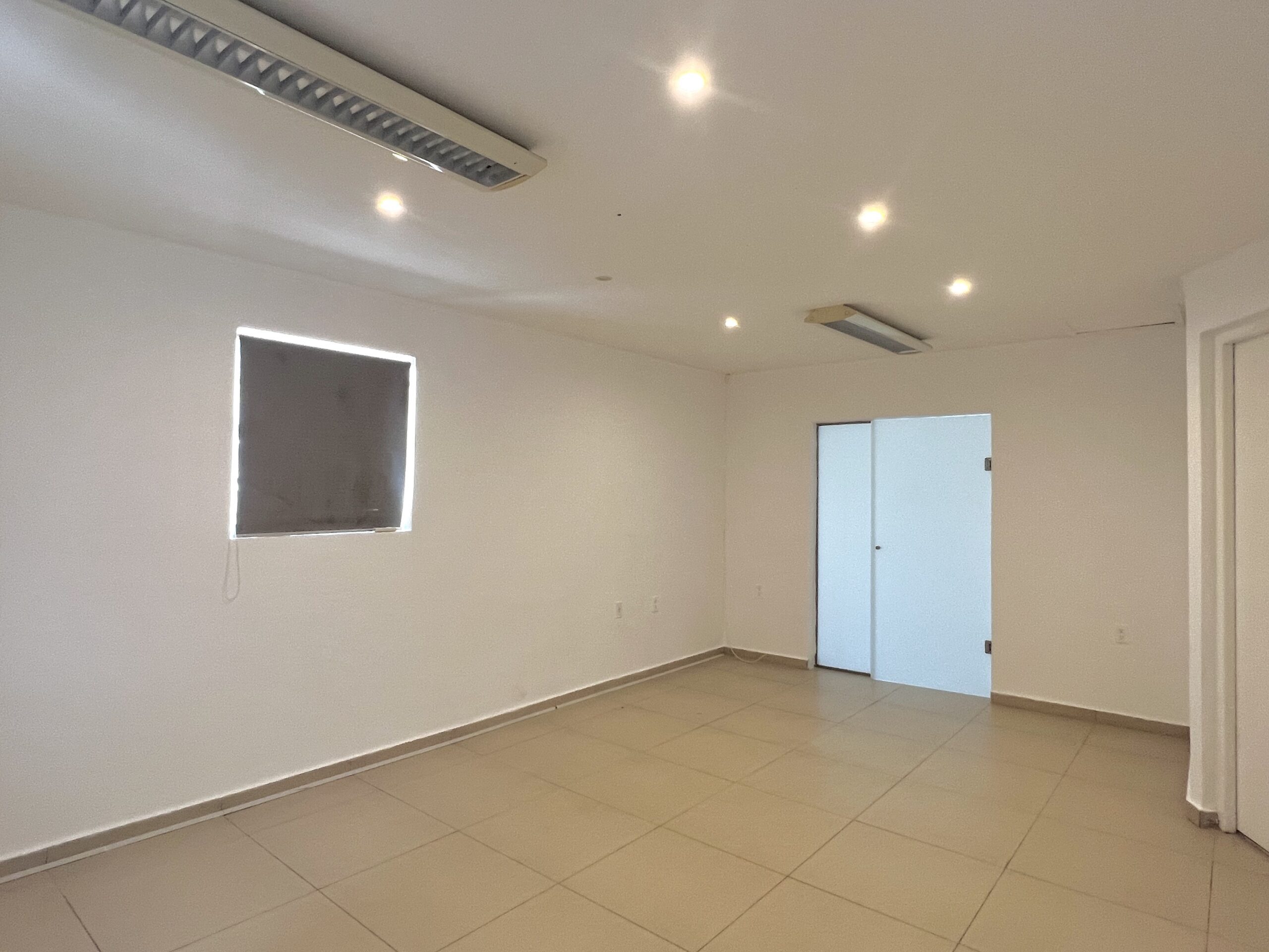 Commercial in Janwe
