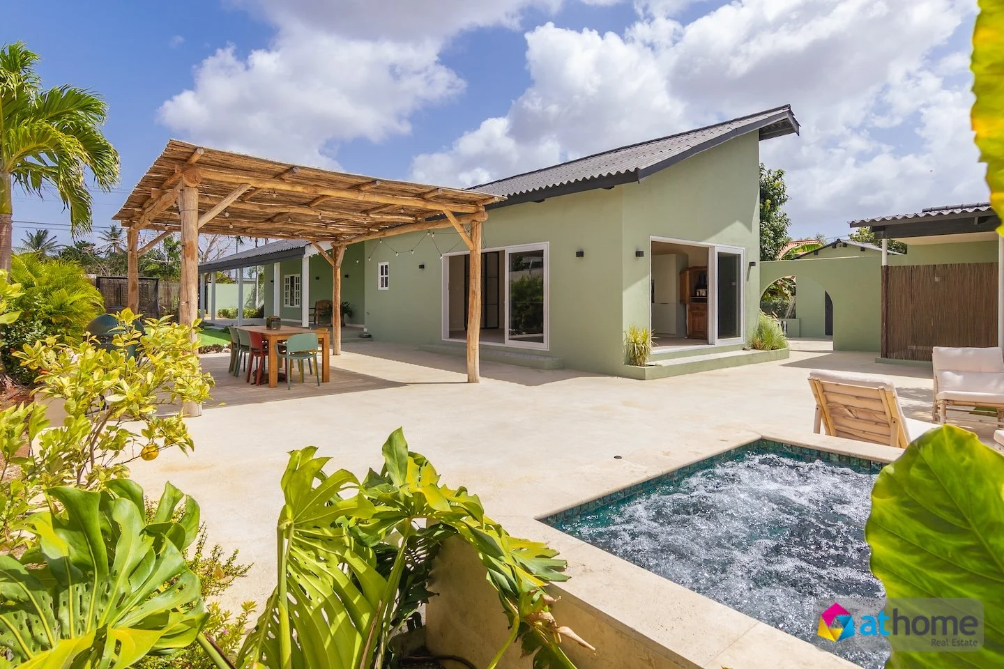 Property in Matancia