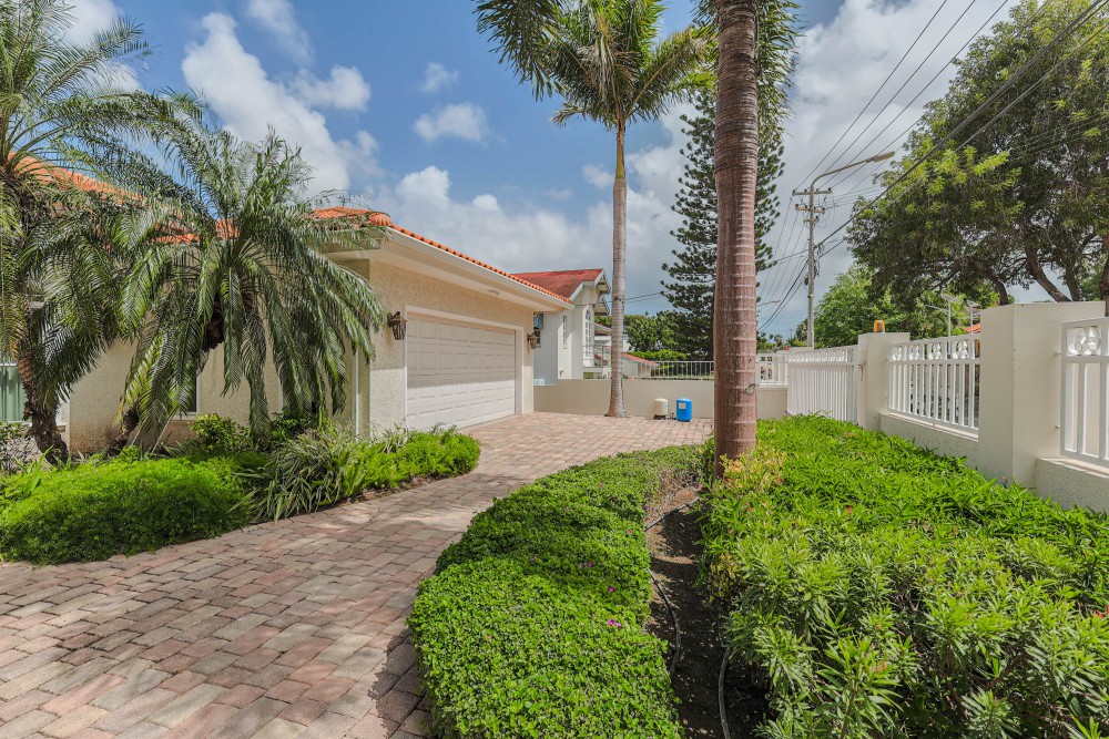 Property in Toni Kunchi