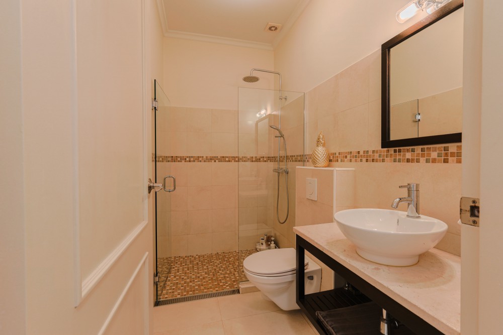 Property in Toni Kunchi